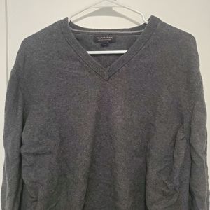 Men's v- neck sweater